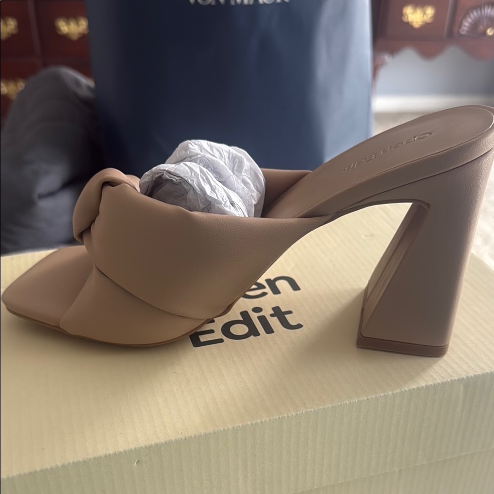 Women's Tan Heeled Sandals